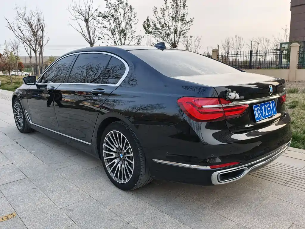 BMW 7 Series 2017 — фото 3