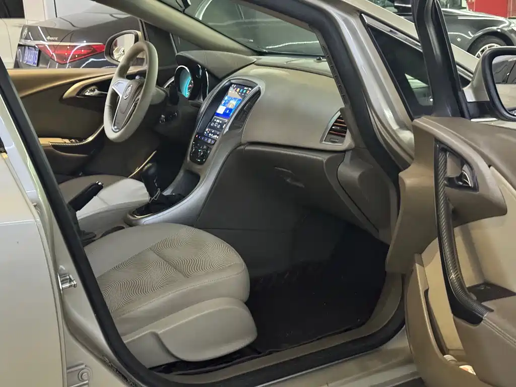 Buick Excelle 2014 — фото 12