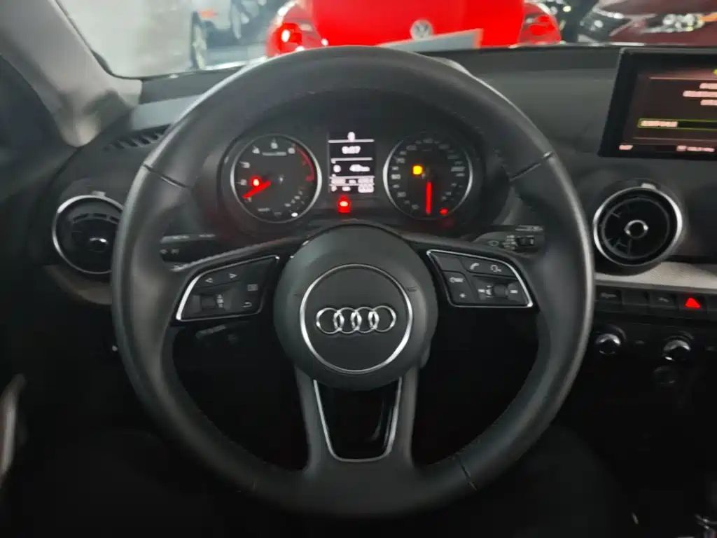 Audi Q2L 2020 — фото 11