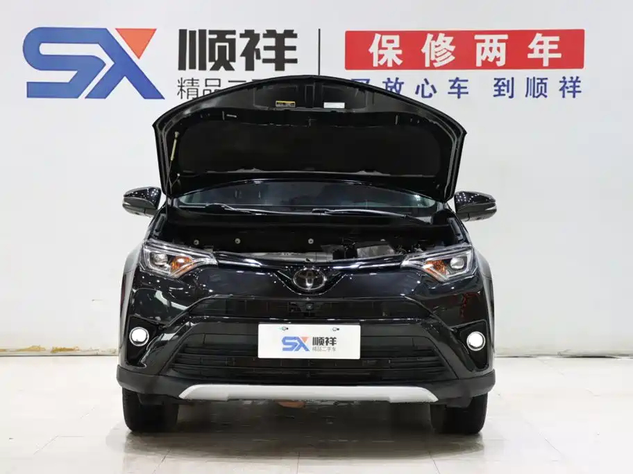 Toyota RAV4 2018 — фото 18