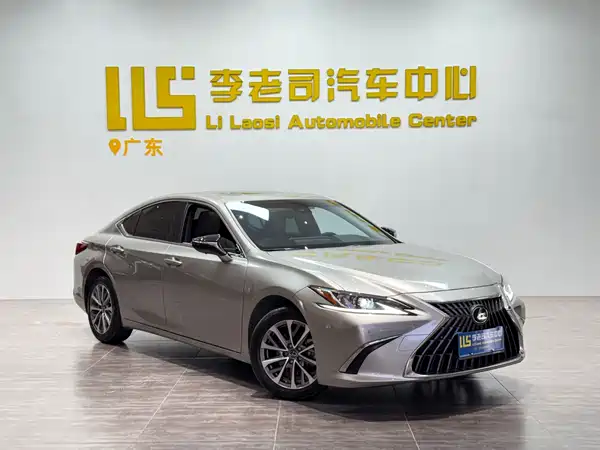 Lexus ES 2023