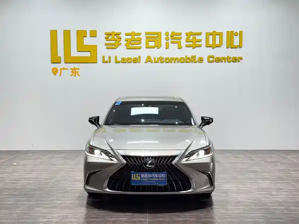 Lexus ES 2023