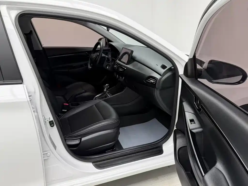 Hyundai Elantra 2020 — фото 12