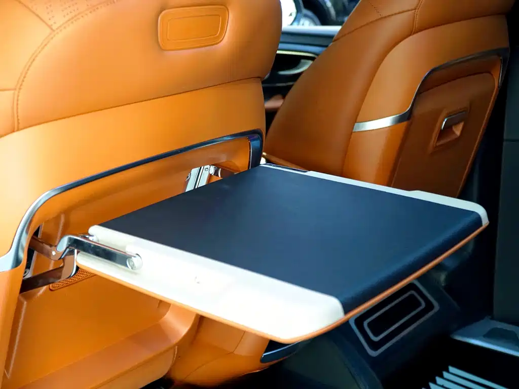 Mercedes-Benz V-Class 2022 — фото 18