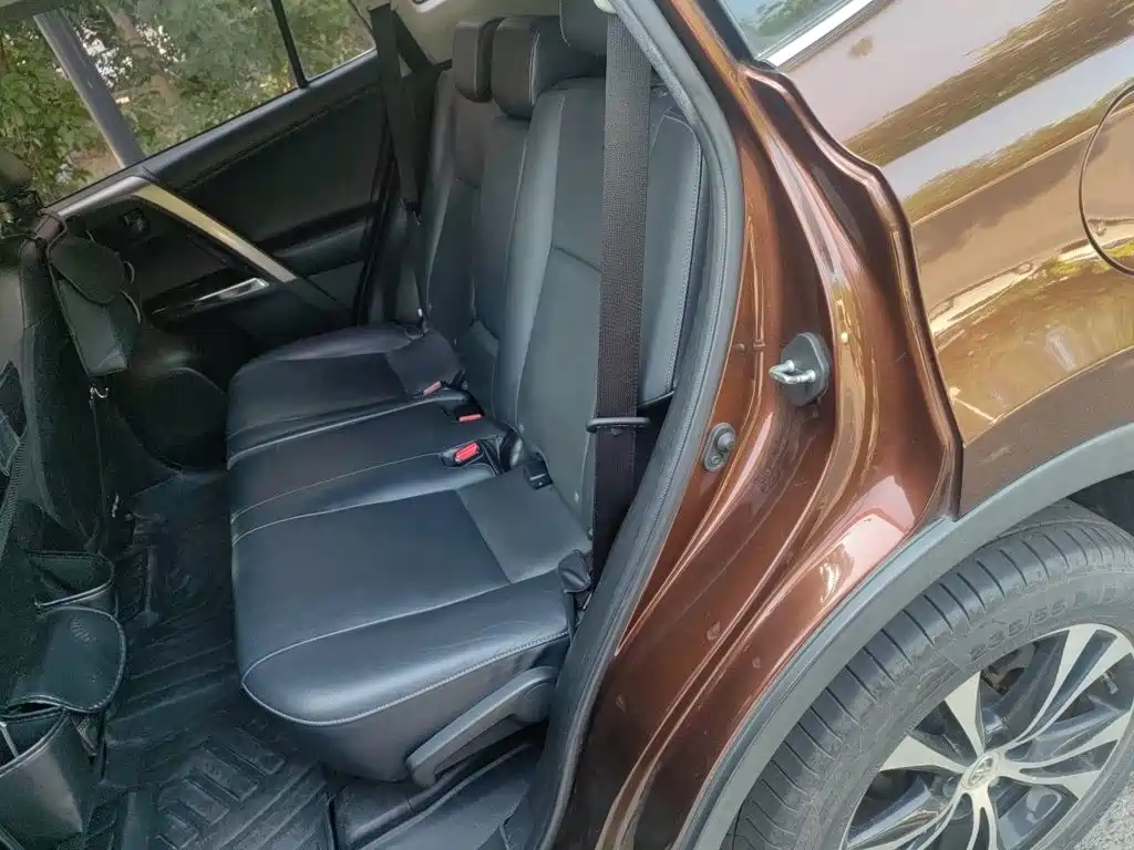 Toyota RAV4 2015 — фото 15