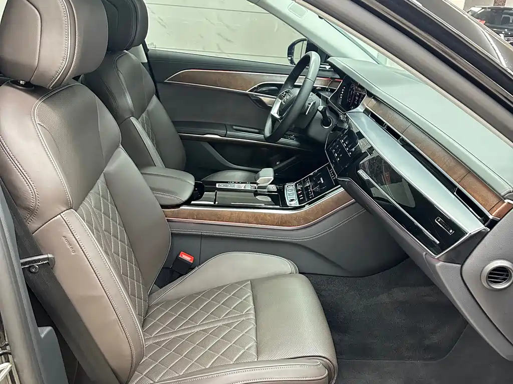 Audi A8 2023 — фото 10