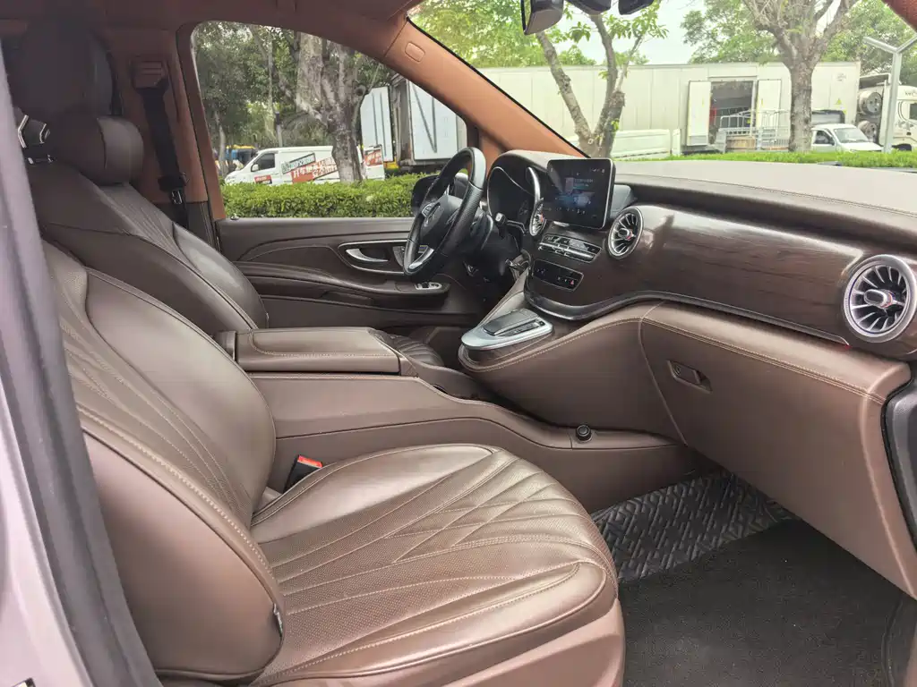 Mercedes-Benz V-Class 2022 — фото 11