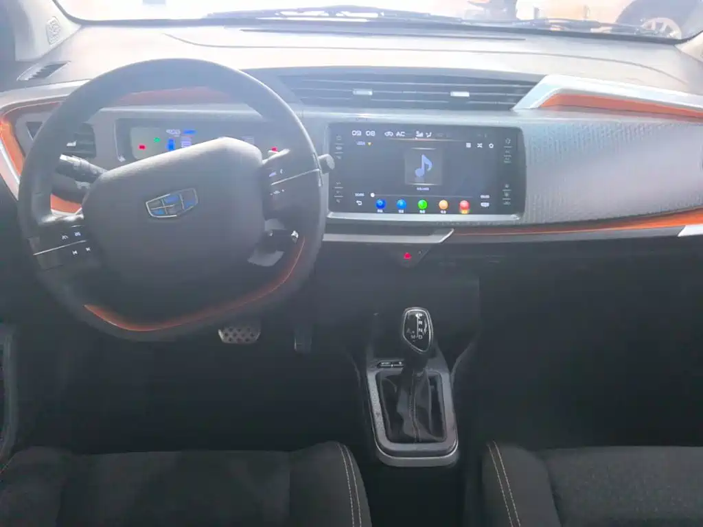 Geely Vision X1 2019 — фото 10