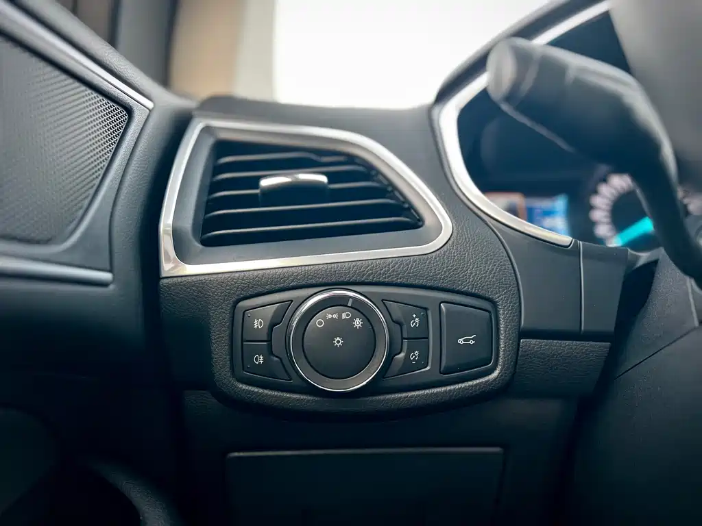 Ford Edge 2017 — фото 21