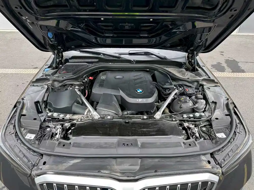 BMW 5 Series 2025 — фото 10