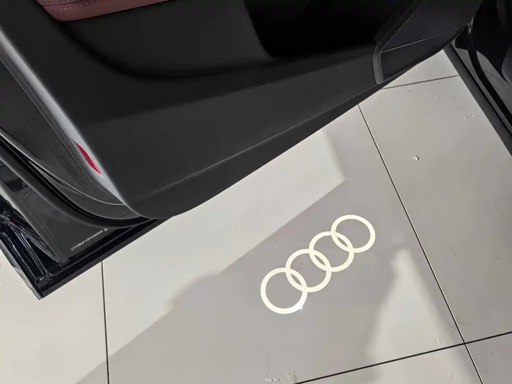 Audi Q5L 2023 — фото 12