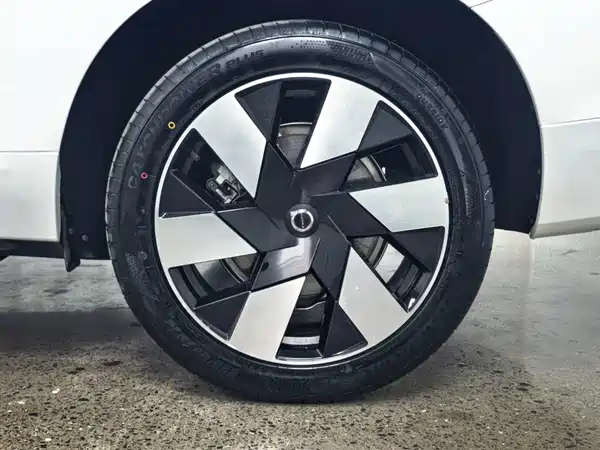 Volvo XC60 Plug-In Hybrid 2025