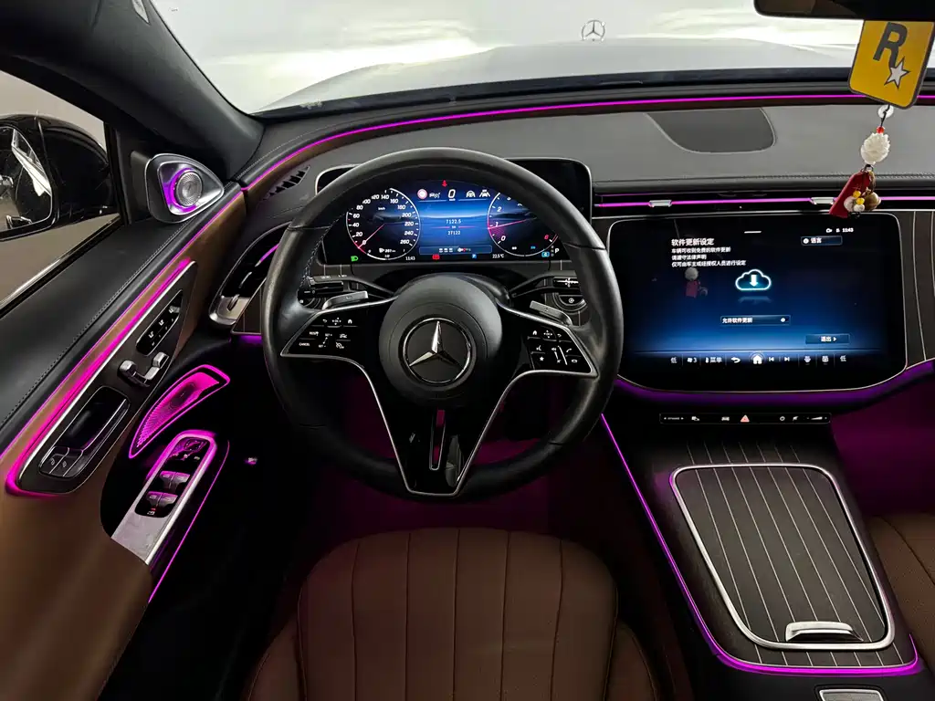 Mercedes-Benz E-Class 2024 — фото 12
