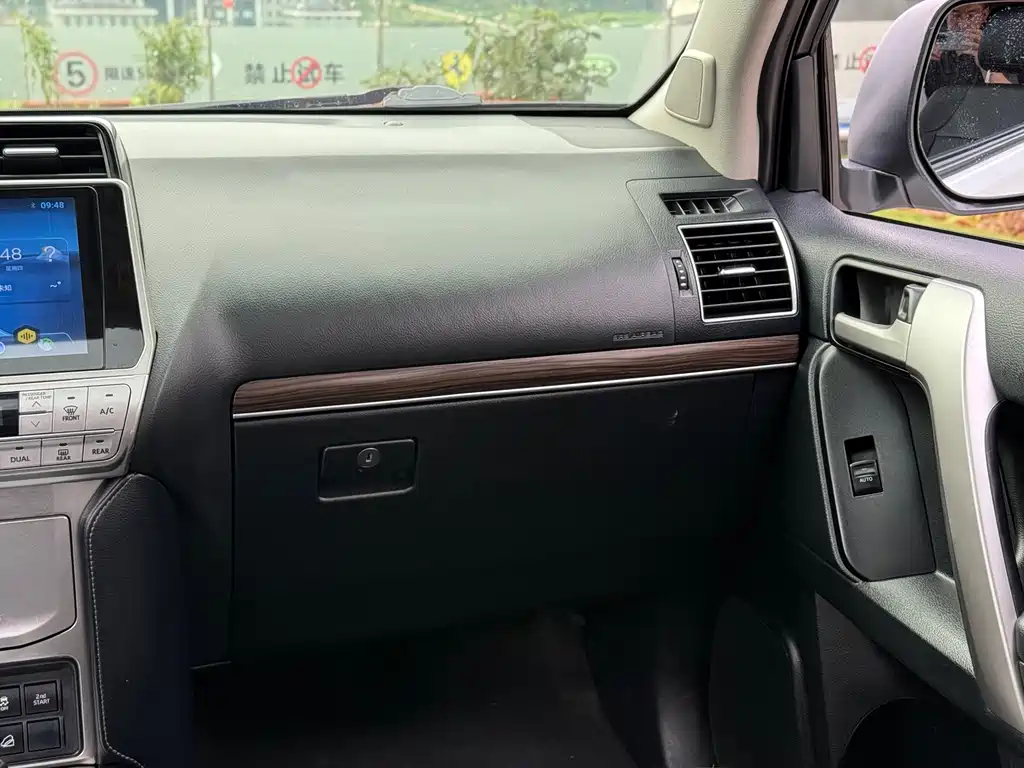 Toyota Prado 2018 — фото 18