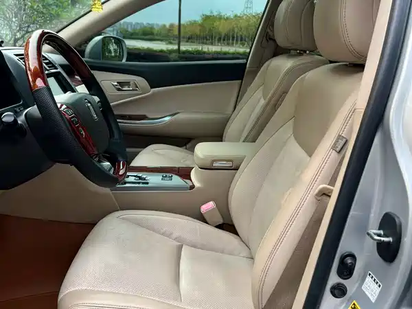 Toyota Crown 2012