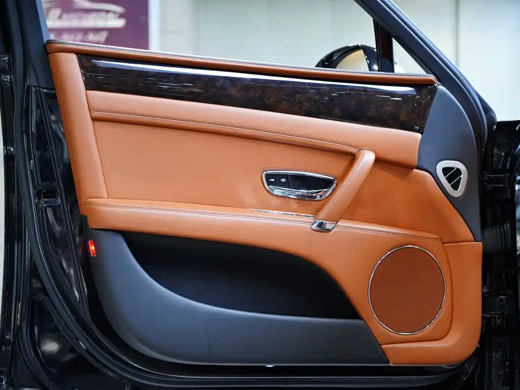 Bentley Flying Spur 2014 — фото 21