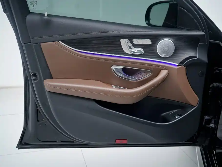 Mercedes-Benz E-Class 2021 — фото 14