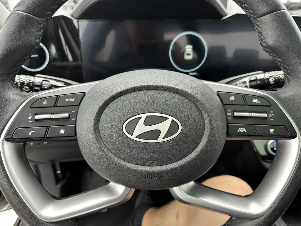 Hyundai Elantra 2023 — фото 14