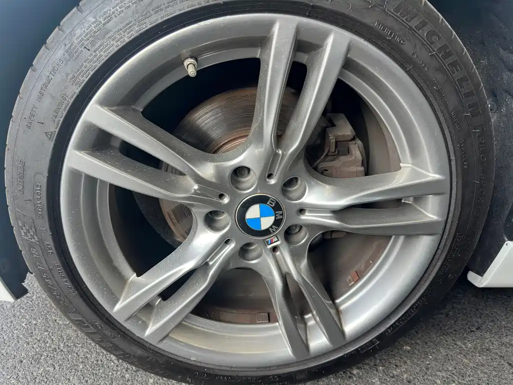 BMW 3 Series 2018 — фото 10