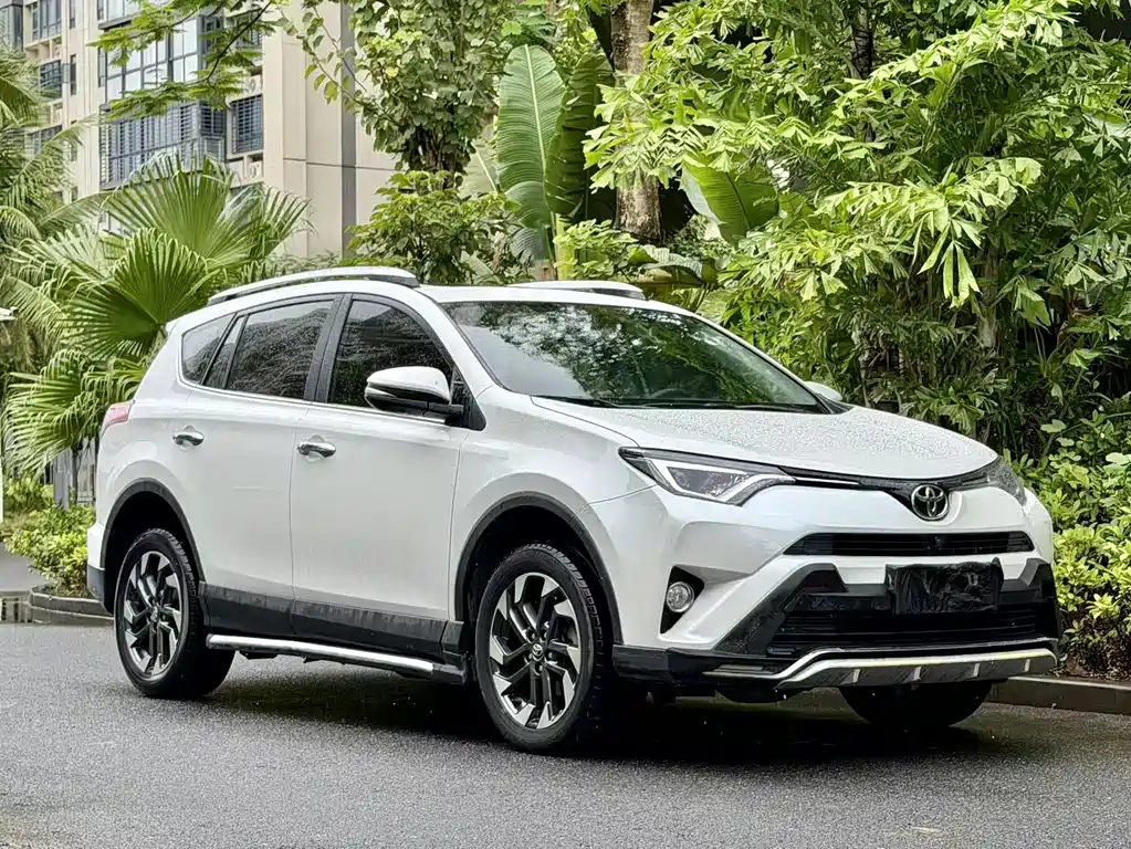 Toyota RAV4 2017 — фото 12