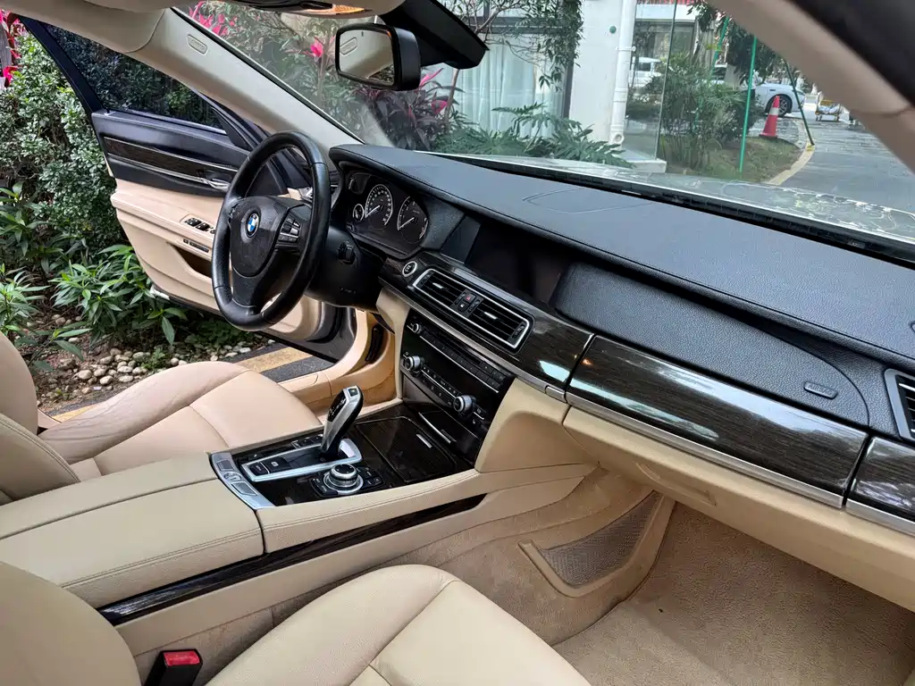 BMW 7 Series 2013 — фото 17