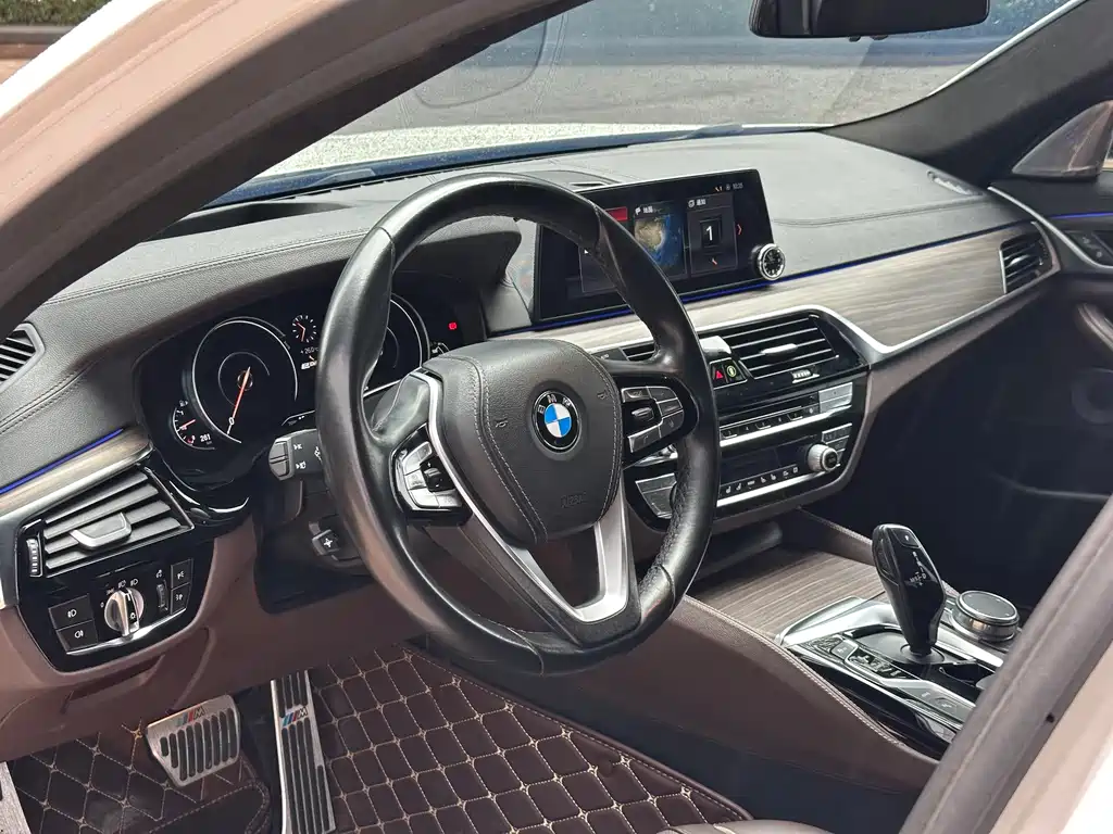 BMW 5 Series New Energy 2018 — фото 10