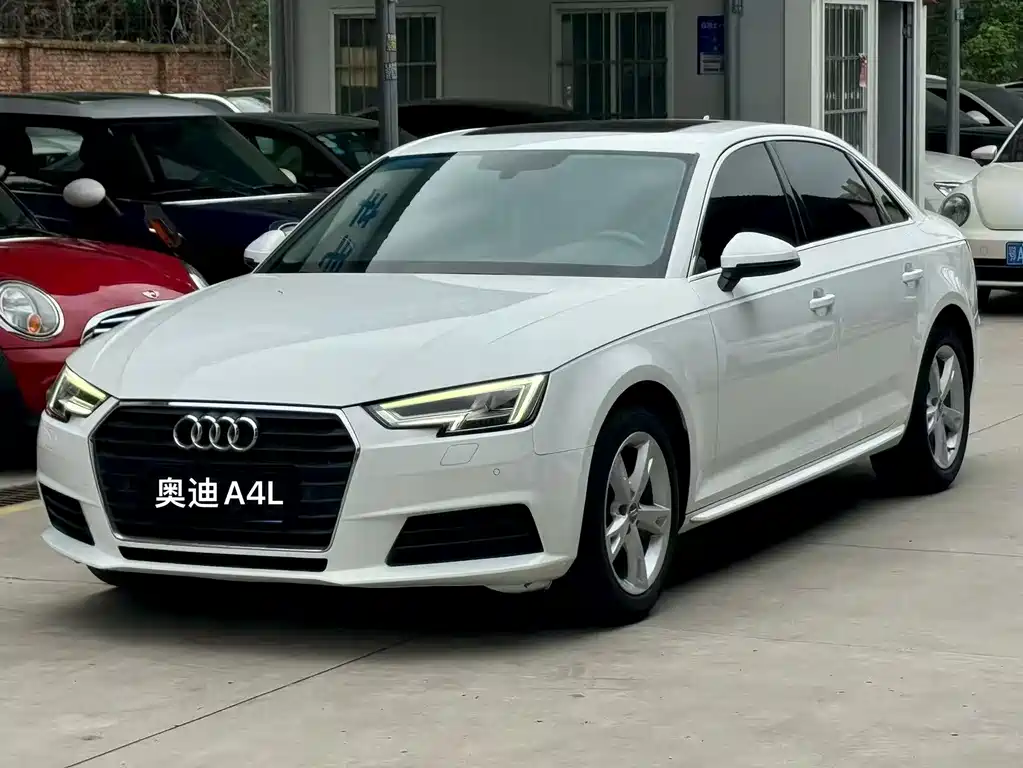 Audi A4L 2017 — фото 1