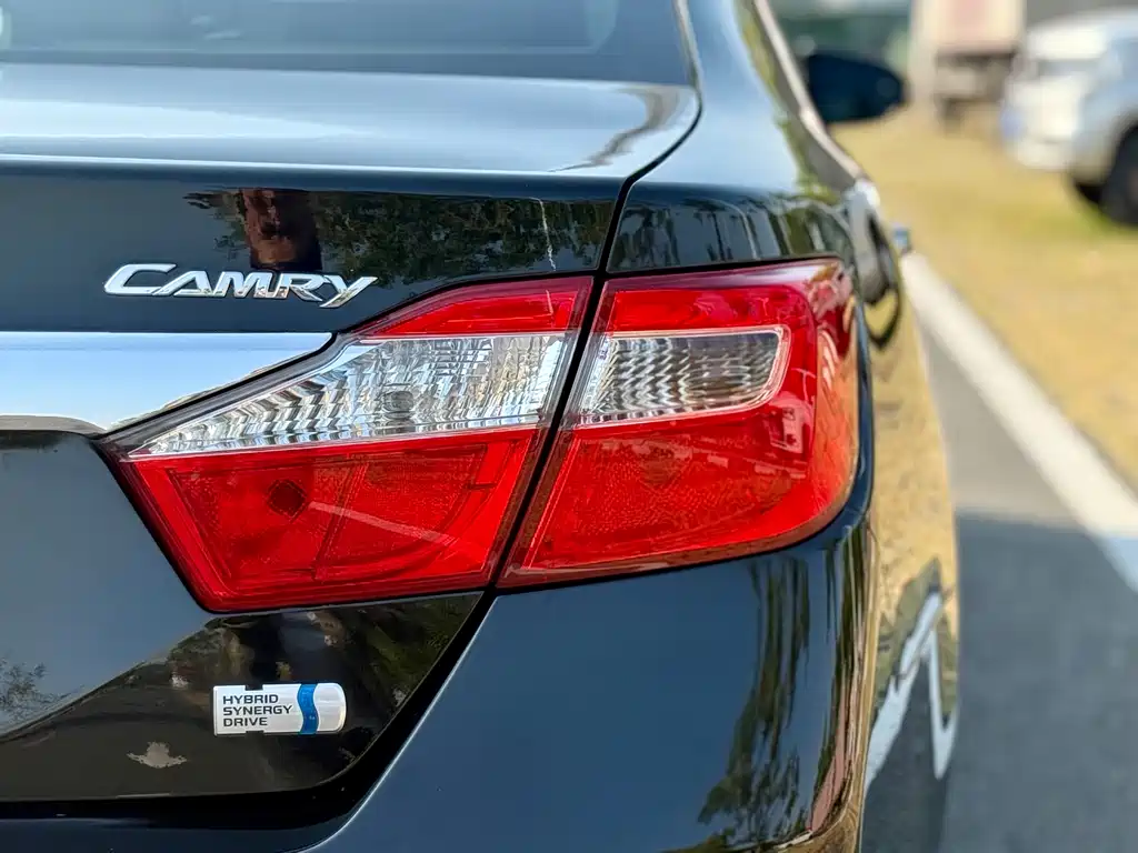 Toyota Camry 2014 — фото 9