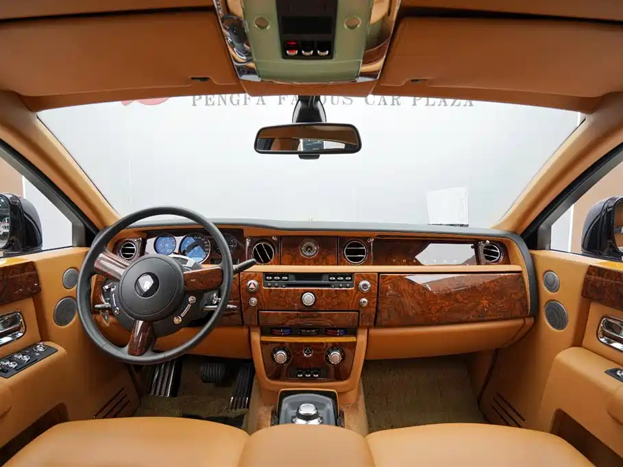 Rolls-Royce Phantom 2011 — фото 12