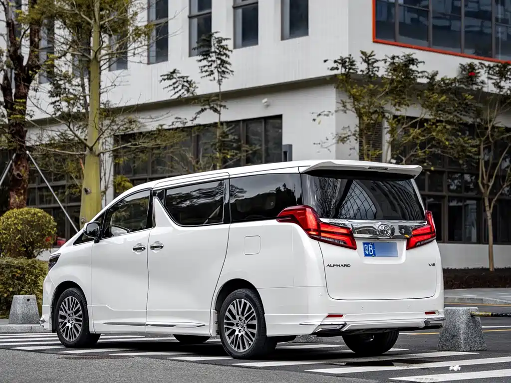Toyota Alphard 2017 — фото 10