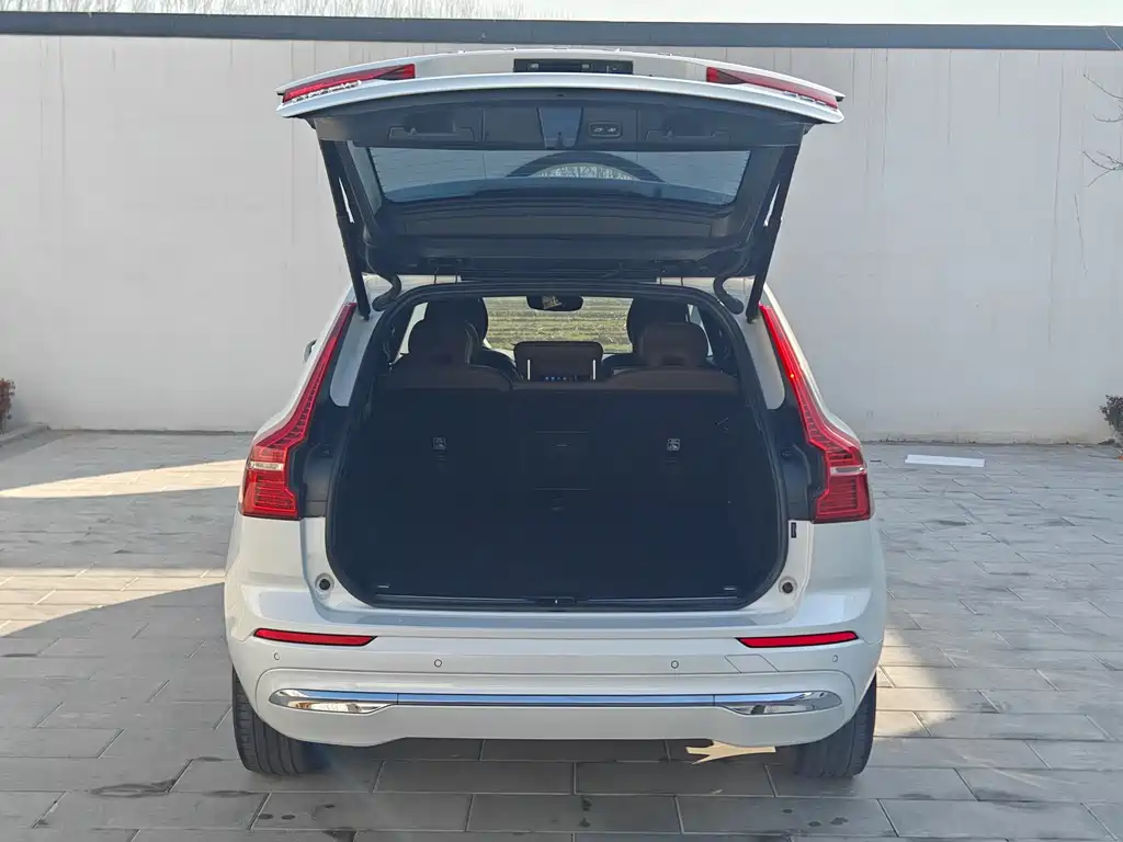 Volvo XC60 2022 — фото 24