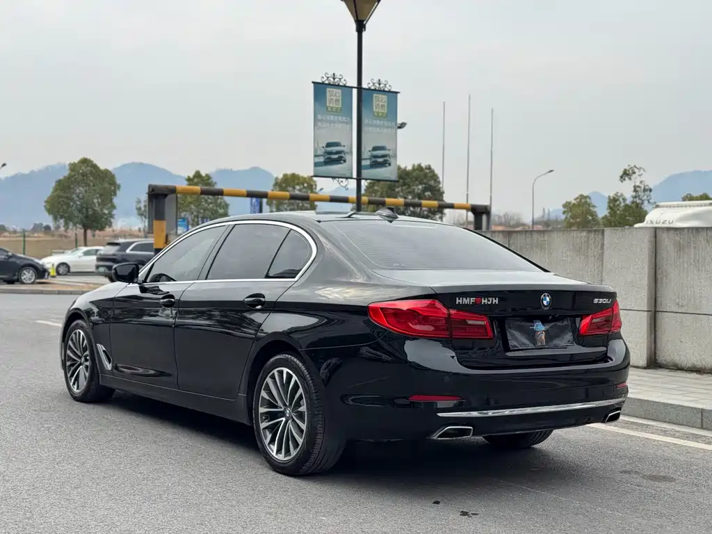 BMW 5 Series 2020 — фото 15