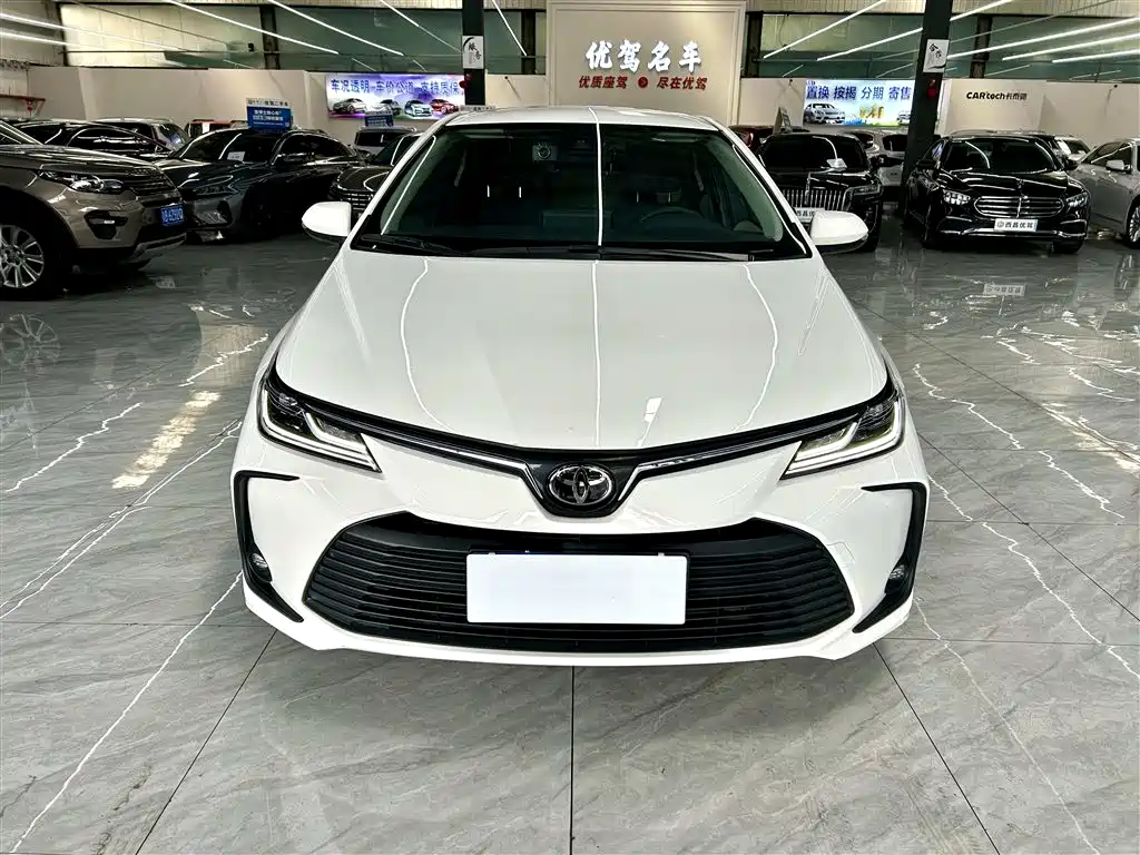 Toyota Corolla 2023 — фото 2