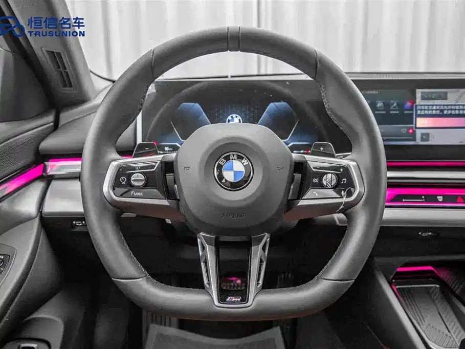 BMW 5 Series 2025 — фото 17