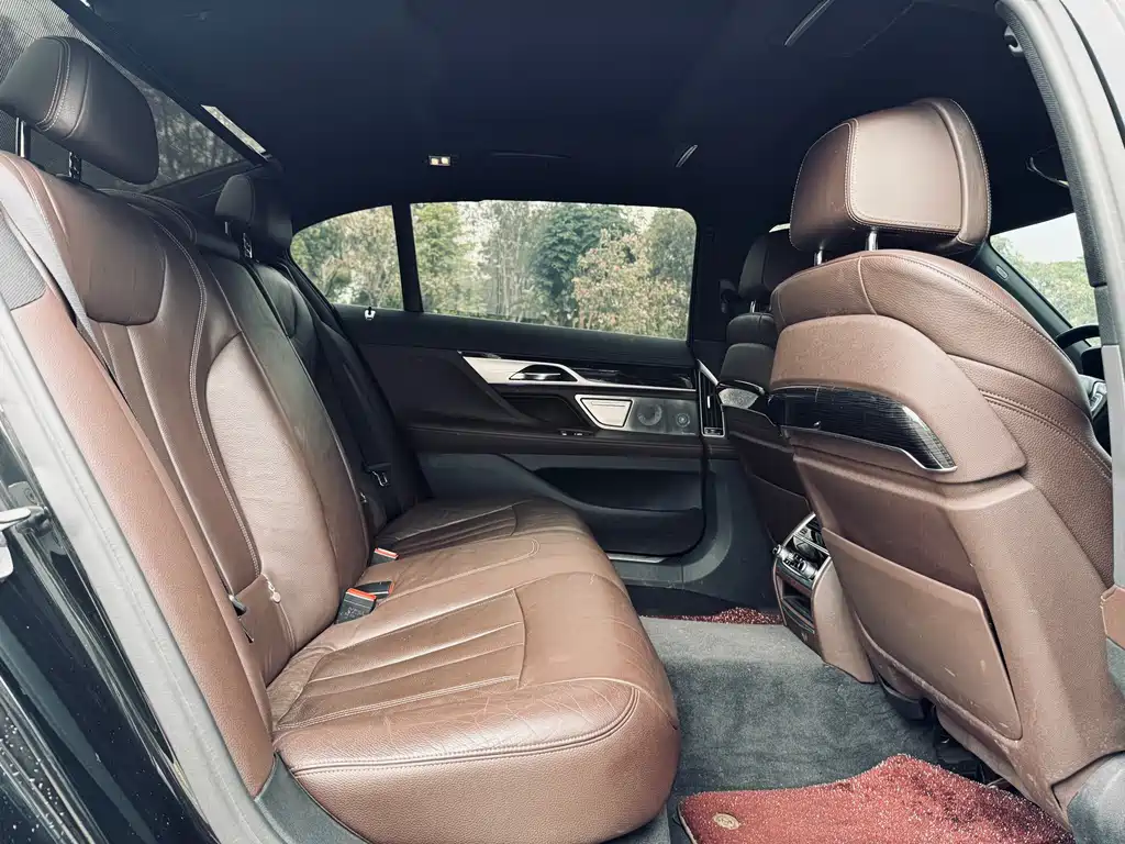 BMW 7 Series 2017 — фото 19