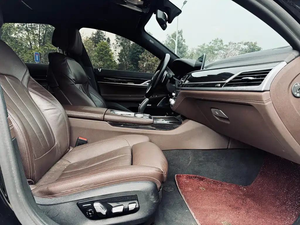 BMW 7 Series 2017 — фото 21