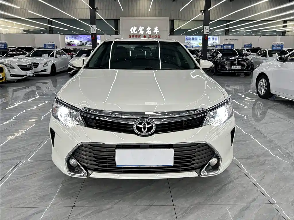 Toyota Camry 2017 — фото 2