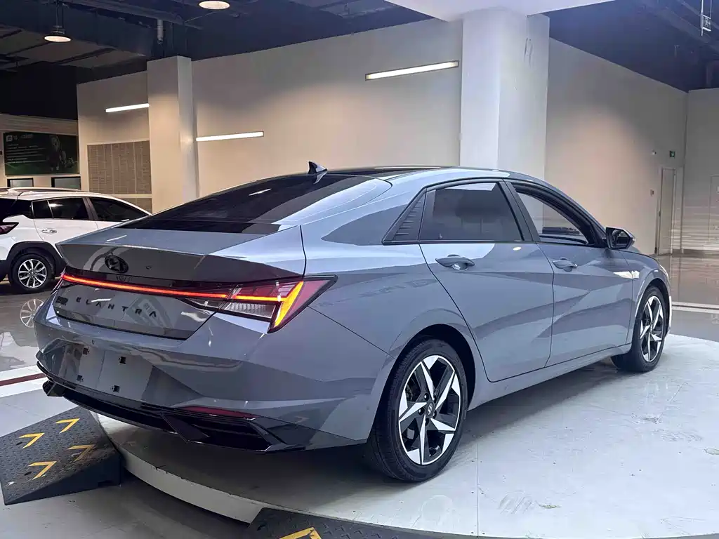 Hyundai Elantra 2022 — фото 11