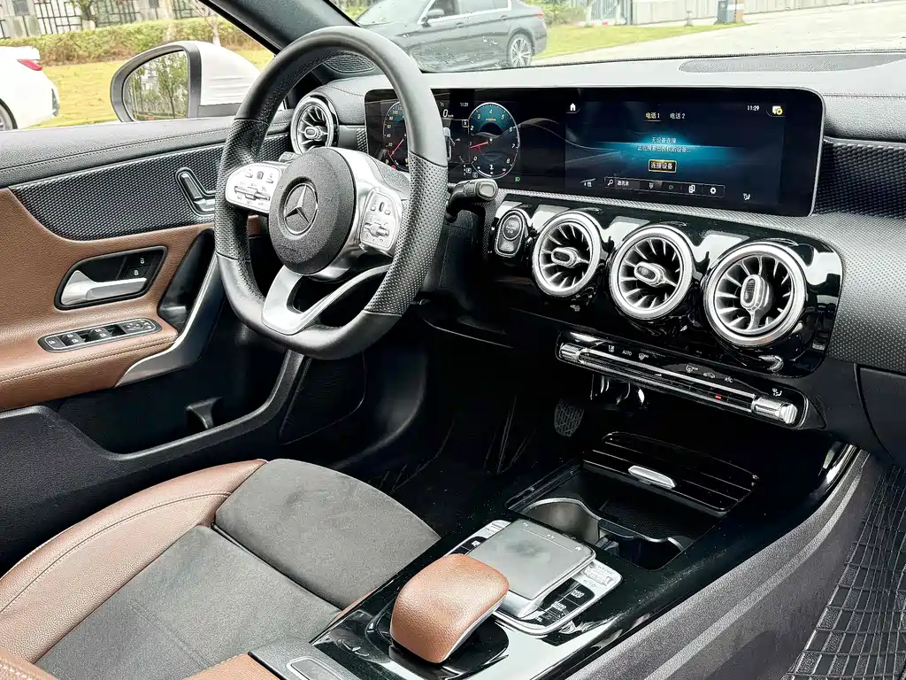 Mercedes-Benz A-Class 2019 — фото 7