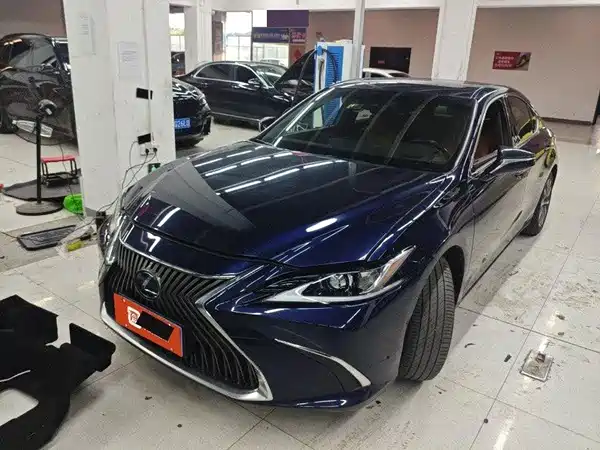 Lexus ES 2021