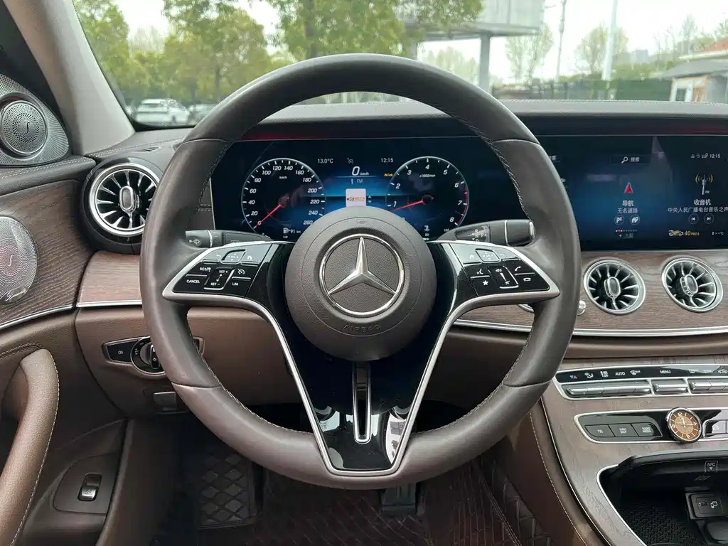 Mercedes-Benz E-Class 2023 — фото 9