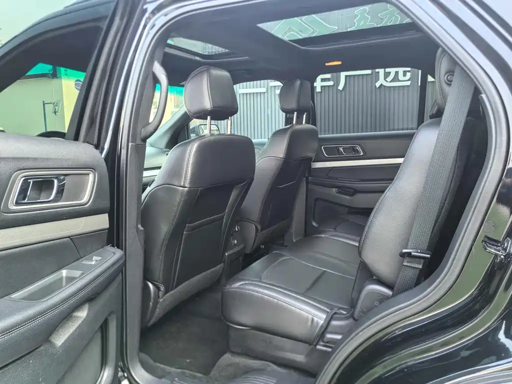 Ford Explorer 2016 — фото 10