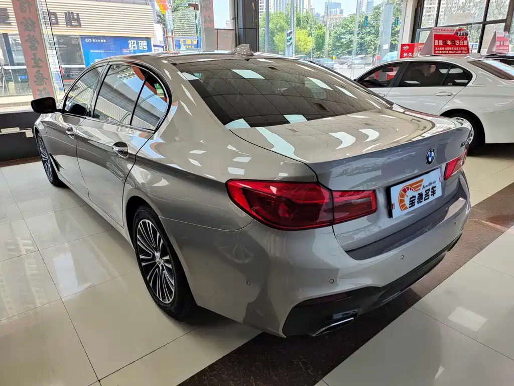 BMW 5 Series 2018 — фото 16