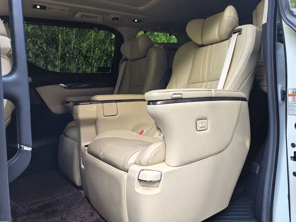 Toyota Alphard 2021