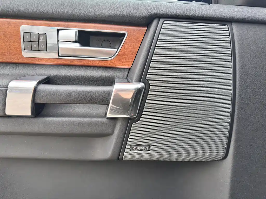 Land Rover Discovery 2015 — фото 22
