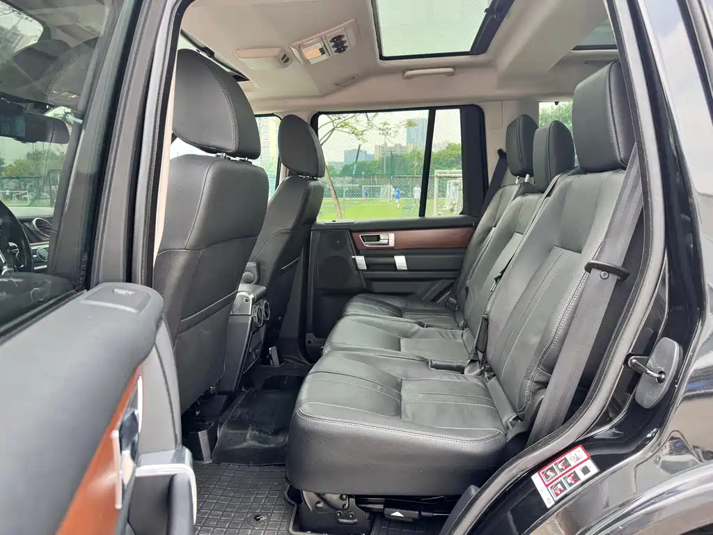 Land Rover Discovery 2015 — фото 9