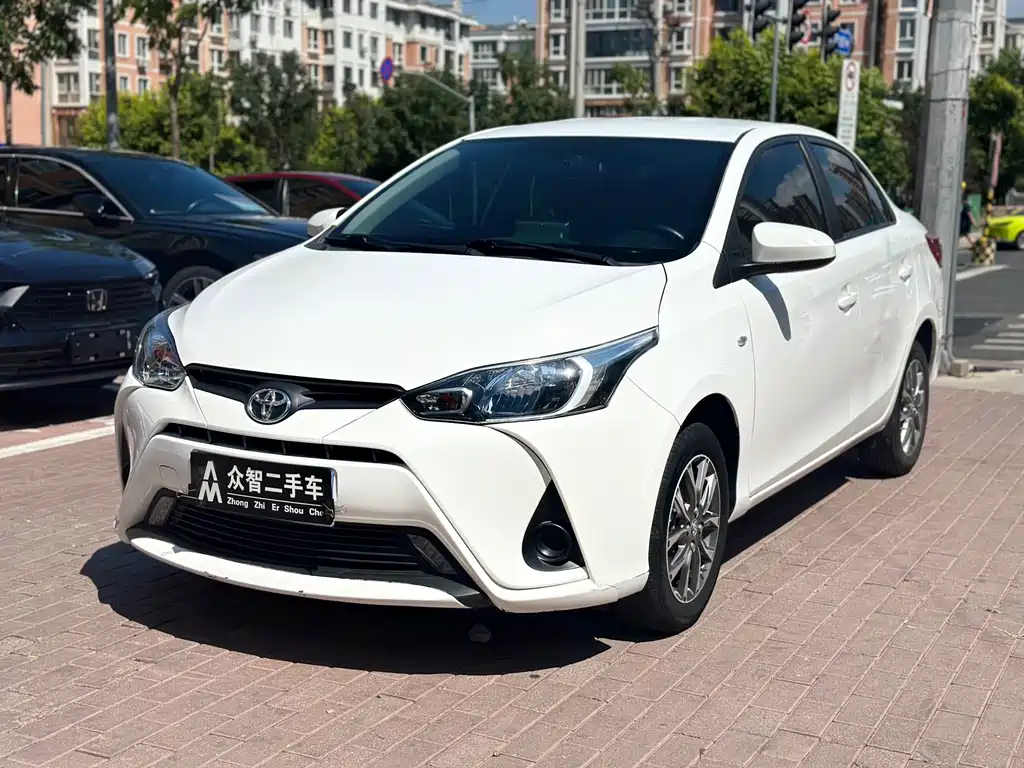 Toyota Yaris L 2020 — фото 1
