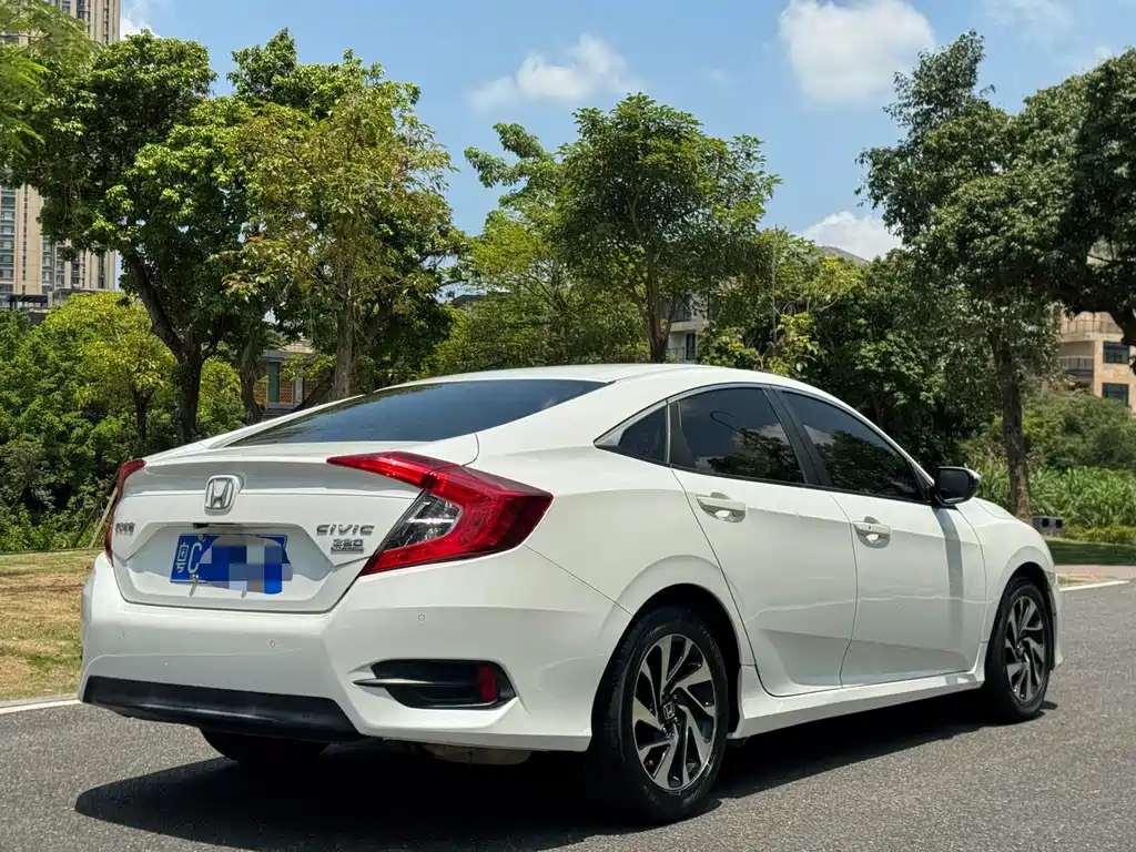 Honda Civic 2018 — фото 9