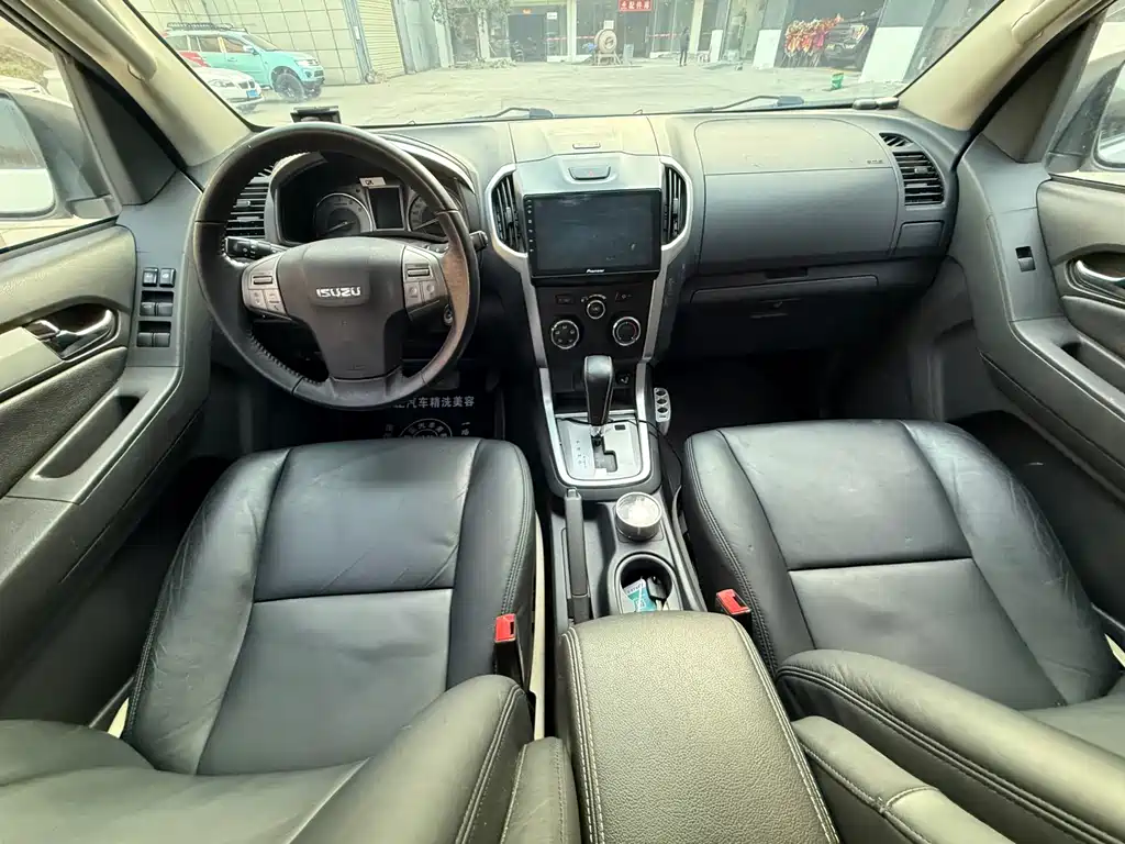 Isuzu MU-X 2016 — фото 9