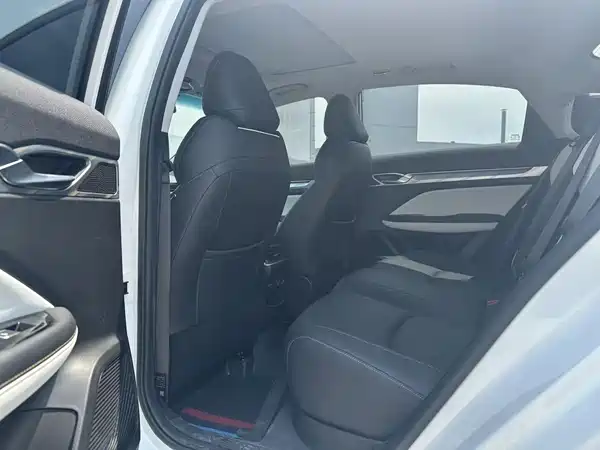 Geely Emgrand L 2022